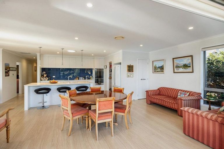 Photo of property in 6 Lees Cove, Karaka, Papakura, 2113