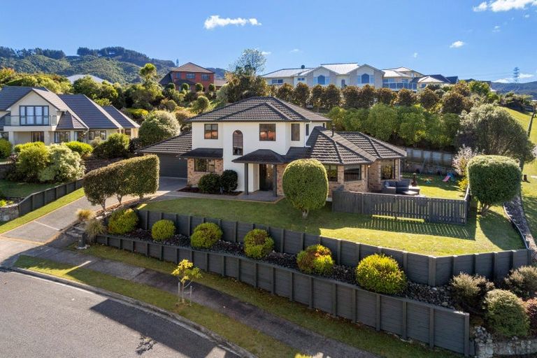 Photo of property in 2 Ormrod Grove, Riverstone Terraces, Upper Hutt, 5018