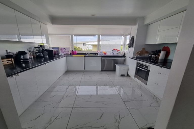 Photo of property in 165 Carlisle Road, Northcross, Auckland, 0632