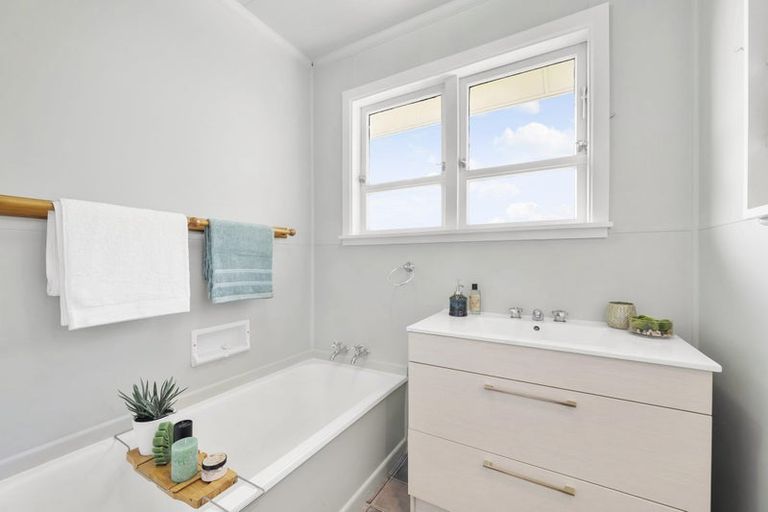 Photo of property in 80 Totara Road, Miramar, Wellington, 6022