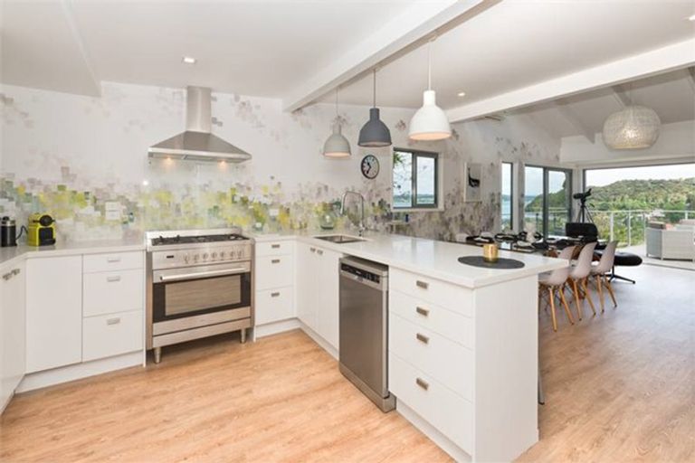 Photo of property in 3 Oneroa Road, Russell, 0202