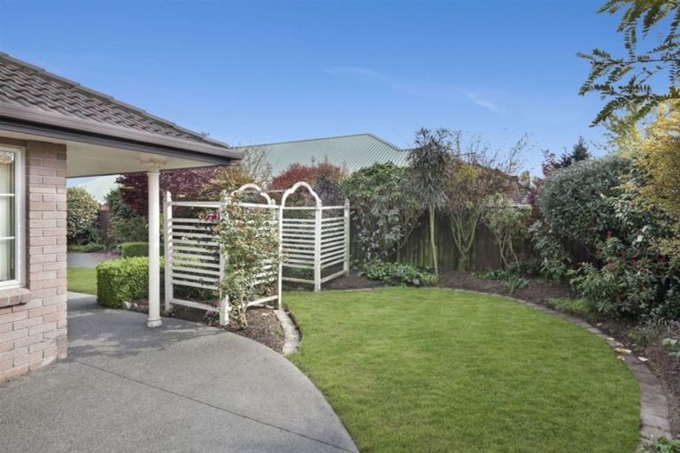 Photo of property in 8 Wiltshire Mews, Avonhead, Christchurch, 8042
