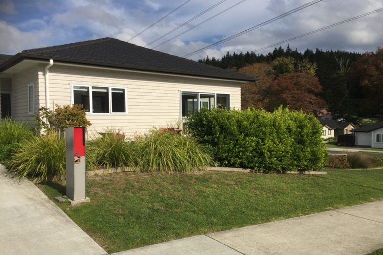 Photo of property in 29 Applemoors Way, Riverhead, 0820