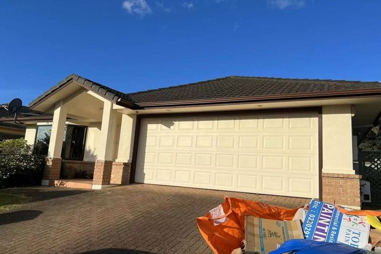 Photo of property in 16 Middlefield Drive, East Tamaki Heights, Auckland, 2016