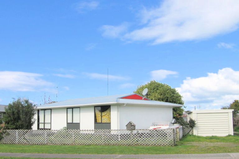 Photo of property in 8 Longstead Avenue, Papamoa Beach, Papamoa, 3118