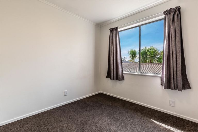 Photo of property in 9 Tracey Terrace, Te Atatu South, Auckland, 0602
