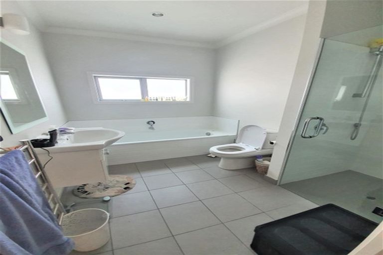 Photo of property in 4d Benzie Avenue, Wallaceville, Upper Hutt, 5018