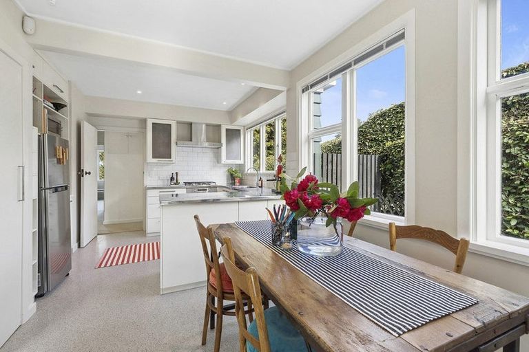 Photo of property in 30 Jubilee Road, Khandallah, Wellington, 6035