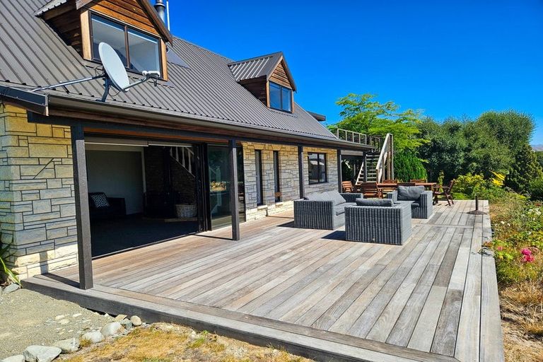 Photo of property in 4 Hamilton Drive, Lake Tekapo, 7999