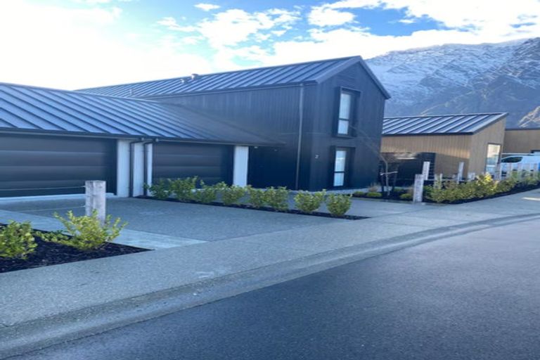 Photo of property in 2 Chapman Way, Jacks Point, 9371