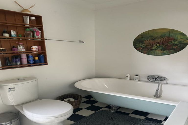 Photo of property in 12 Memorial Park Avenue, Haumoana, 4102