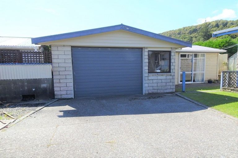Photo of property in 1 Loris Place, Karoro, Greymouth, 7805
