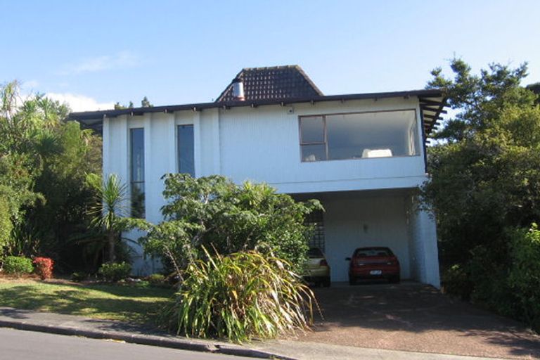 Photo of property in 11 Raymond Terrace, Northcote, Auckland, 0627