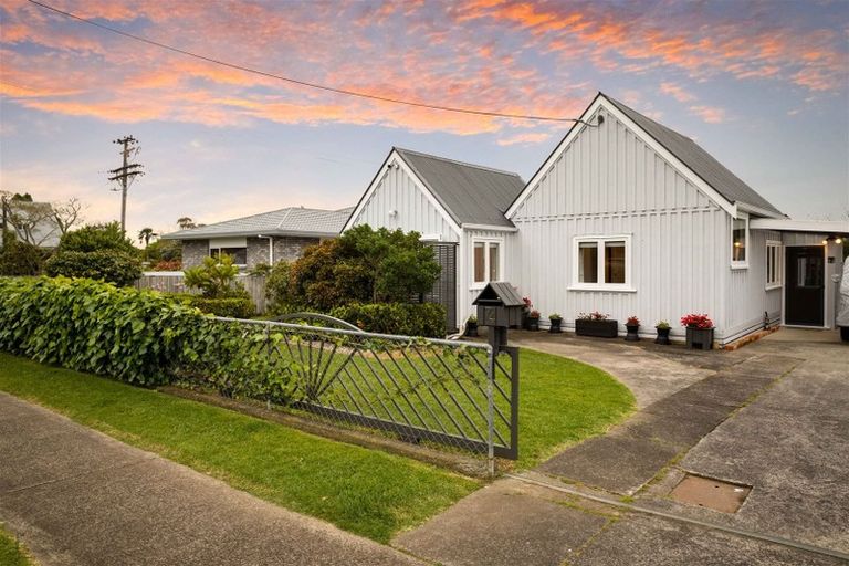 Photo of property in 74 Ferry Parade, Herald Island, Auckland, 0618