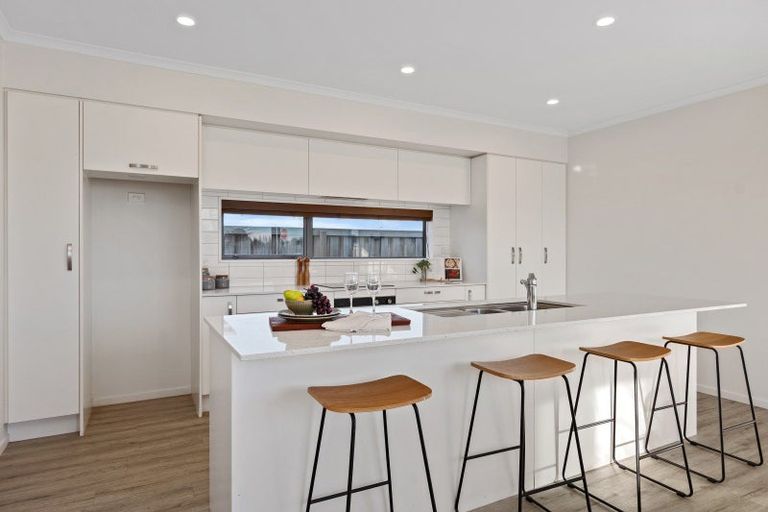Photo of property in 33 William Dawson Crescent, Wigram, Christchurch, 8025