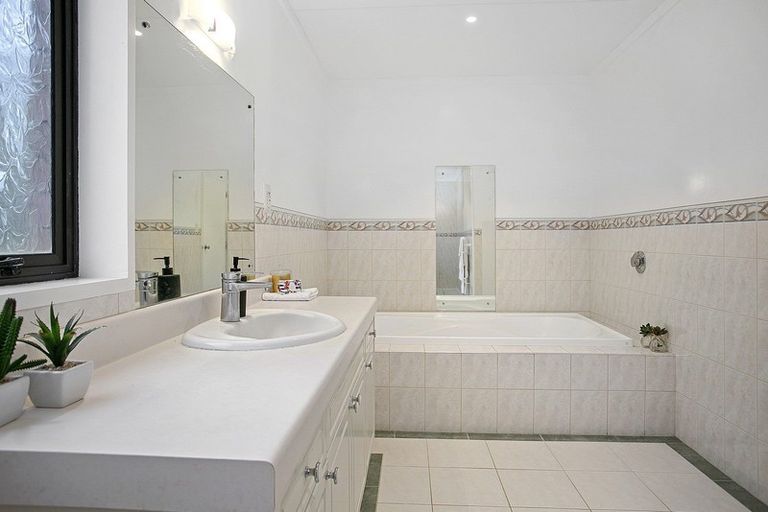 Photo of property in 151 Racecourse Road, Cambridge, 3493