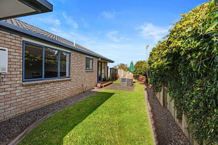 Photo of property in 31 Corinth Grove, Papamoa Beach, Papamoa, 3118