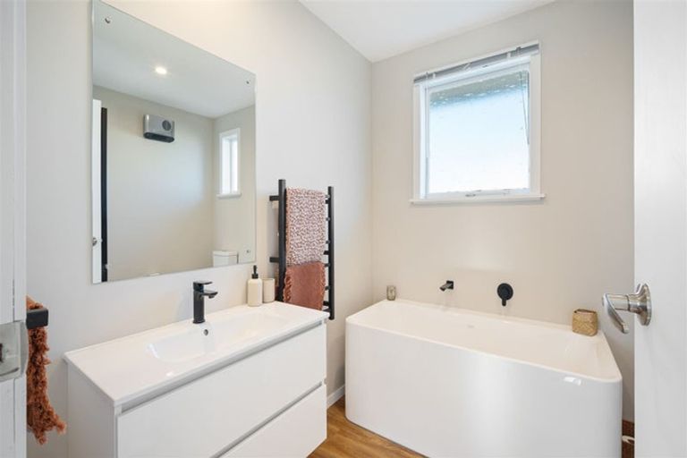 Photo of property in 4 Bidwell Place, Hillmorton, Christchurch, 8025