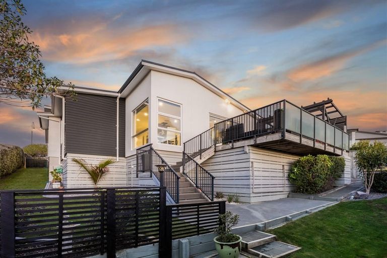 Photo of property in 62 Endeavour Drive, Whitby, Porirua, 5024