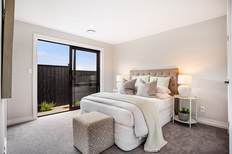 Photo of property in 40 Paparahi Place, Wainui, 0992