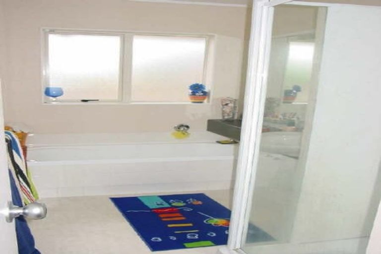 Photo of property in 124 Charles Prevost Drive, The Gardens, Auckland, 2105