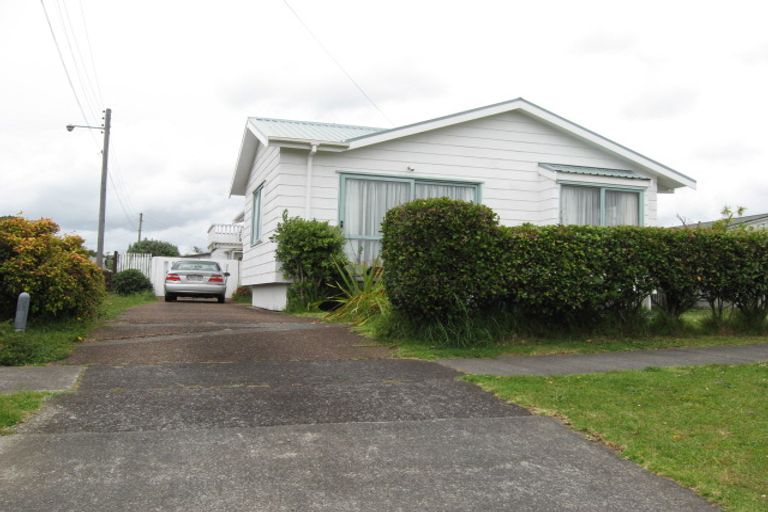 Photo of property in 1/12 House Avenue, Mangere Bridge, Auckland, 2022