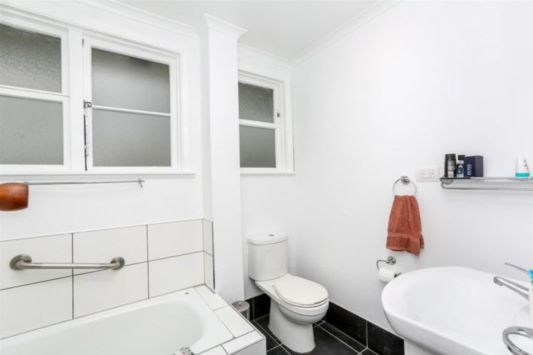 Photo of property in 43 Woodleigh Street, Frankleigh Park, New Plymouth, 4310