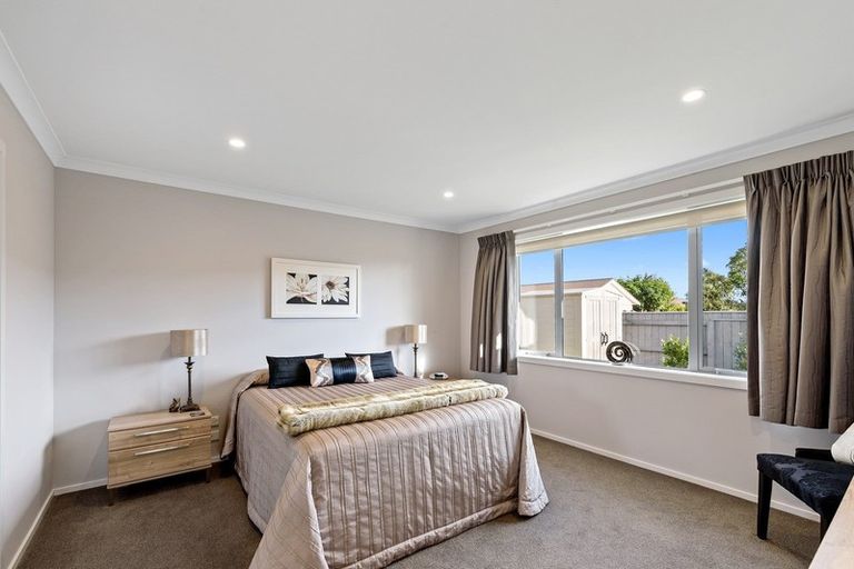Photo of property in 13 Saint Vincent Way, Waikanae, 5036