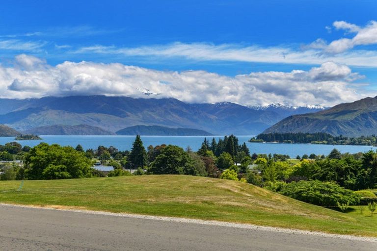 Photo of property in 15 Faulks Terrace, Wanaka, 9305
