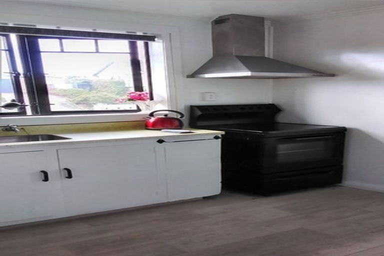 Photo of property in 37 Scobie Road, Waverley, Dunedin, 9013