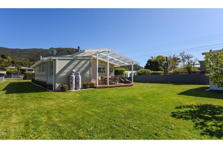 Photo of property in 20 Renata Road, Okiwi Bay, 7193