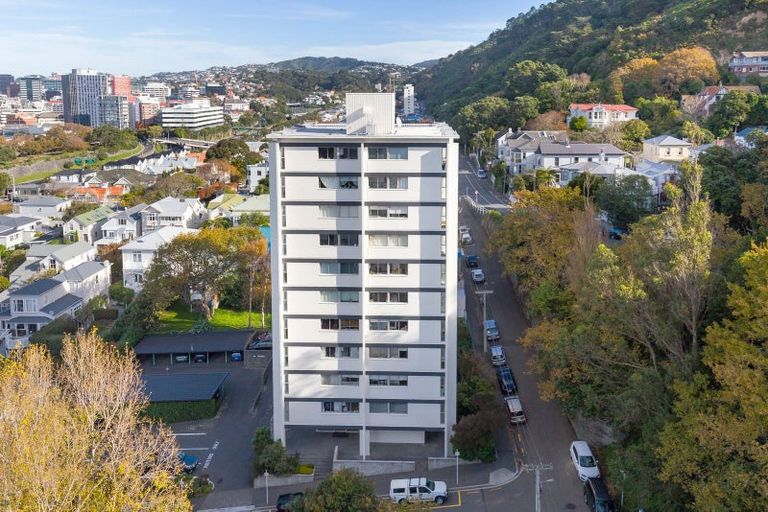 Photo of property in Grosvenor Flats, 19 Cottleville Terrace, Thorndon, Wellington, 6011
