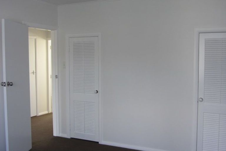 Photo of property in 18 Saulbrey Grove, Woburn, Lower Hutt, 5010