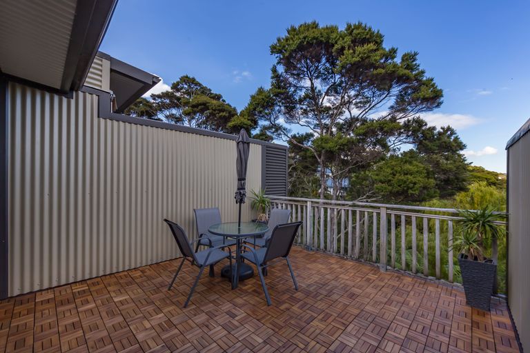 Photo of property in 1/206 Manuka Road, Bayview, Auckland, 0629
