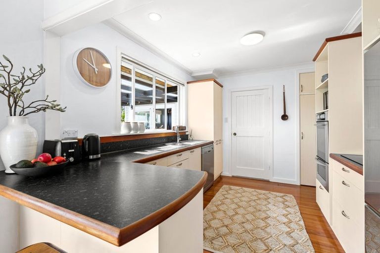 Photo of property in 50 Calvert Road, Lynmouth, New Plymouth, 4310