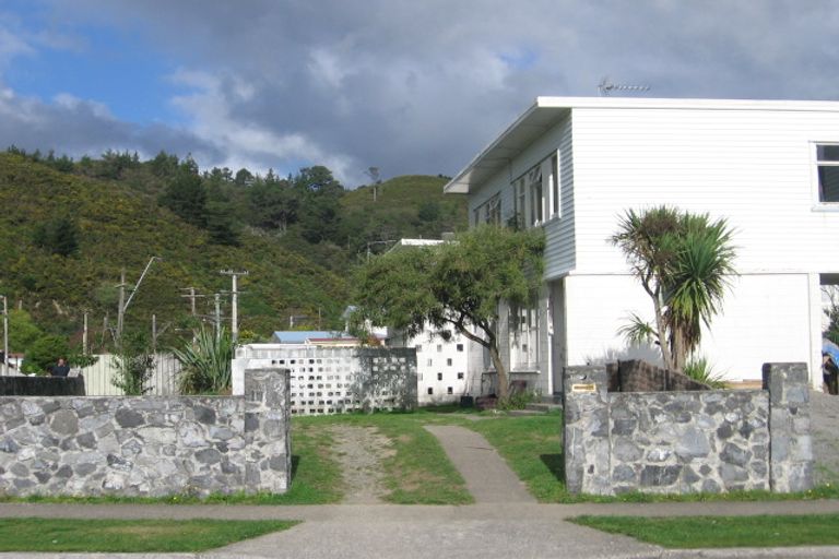 Photo of property in 2/1402 High Street, Taita, Lower Hutt, 5011