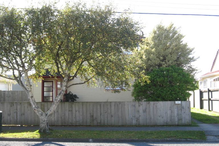 Photo of property in 8 Wheatley Street, Naenae, Lower Hutt, 5011