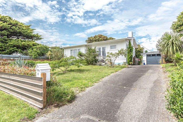 Photo of property in 9 Lee Street, Castlecliff, Whanganui, 4501