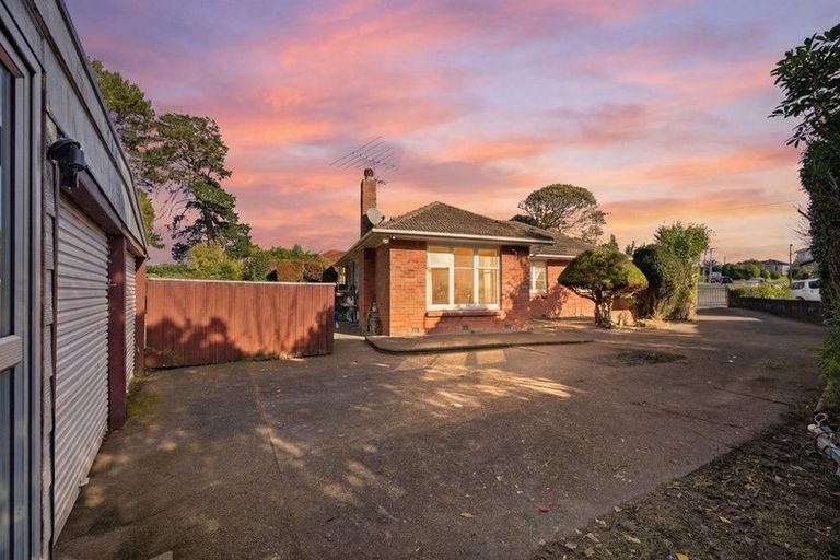 Photo of property in 6 Bedford Street, Te Atatu South, Auckland, 0610