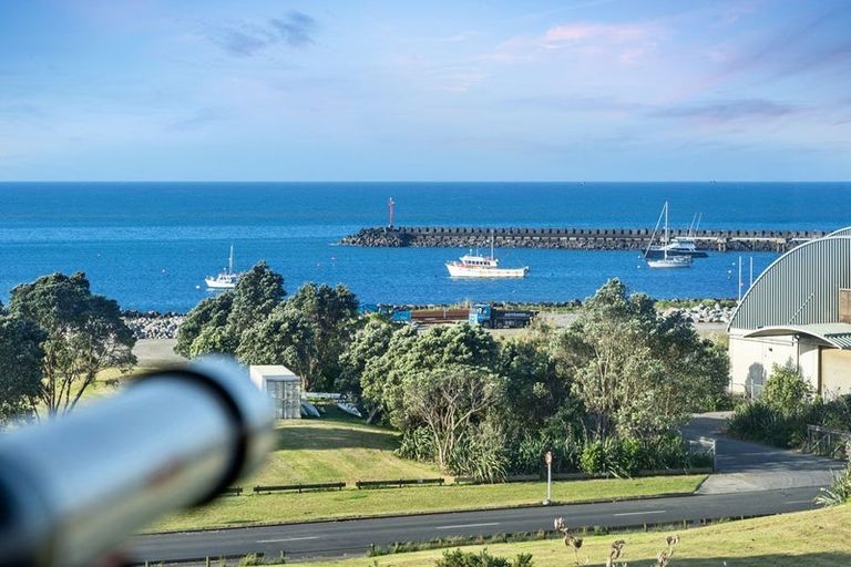 Photo of property in 68 Whiteley Street, Moturoa, New Plymouth, 4310