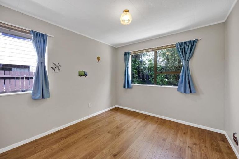 Photo of property in 20 Poplar Grove, Whalers Gate, New Plymouth, 4310