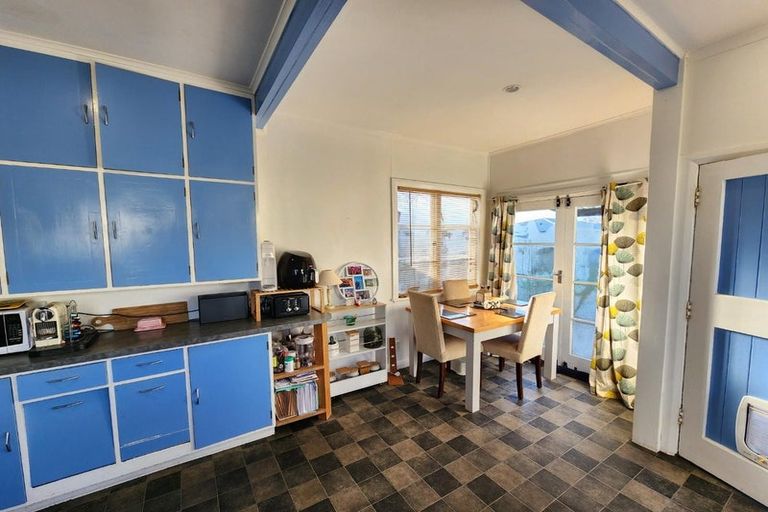 Photo of property in 242 College Street, West End, Palmerston North, 4412