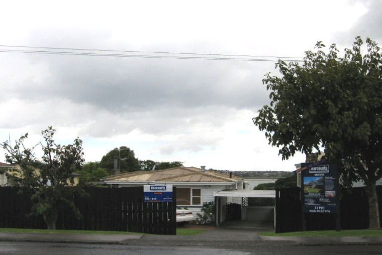 Photo of property in 93 Sylvan Avenue, Northcote, Auckland, 0627