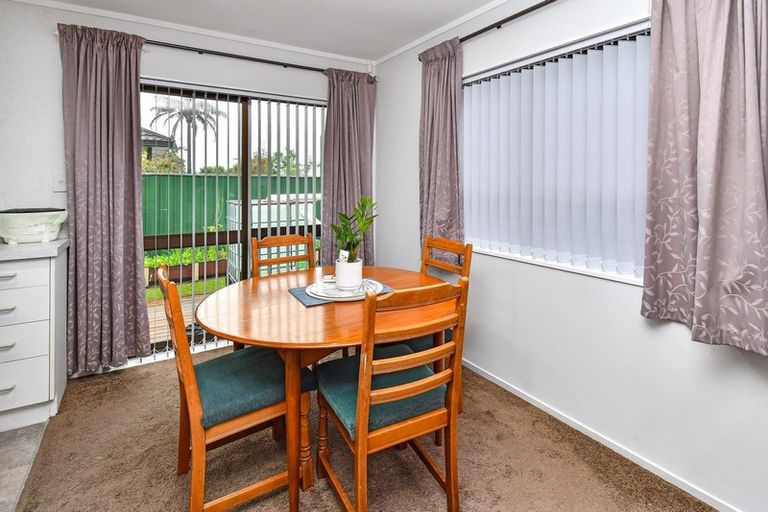 Photo of property in 2/24 Grove Road, Papakura, 2110