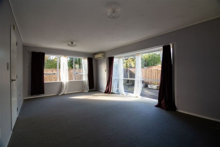 Photo of property in 18a Bracken Road, Newlands, Wellington, 6037