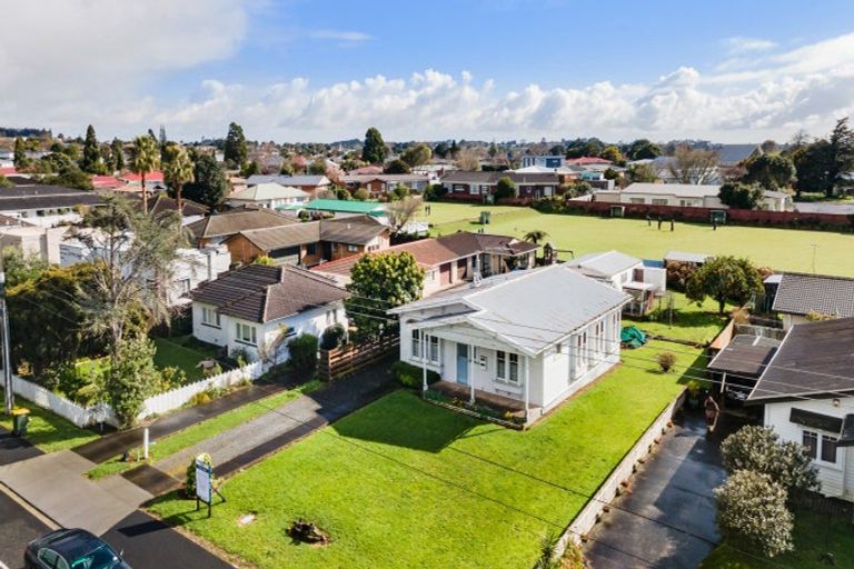Photo of property in 71 Harris Street, Pukekohe, 2120