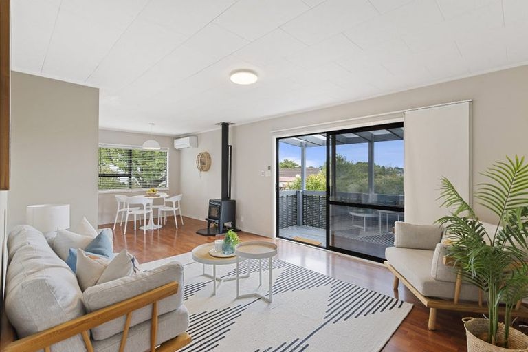 Photo of property in 9 Kupari Place, Totara Vale, Auckland, 0629