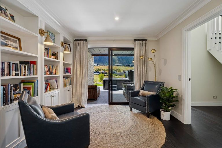 Photo of property in 40 Cunninghams Drive, Jacks Point, Queenstown, 9371