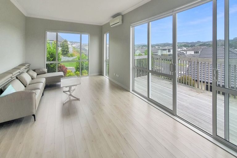 Photo of property in 22 Skipjack Pass, Silverdale, 0932