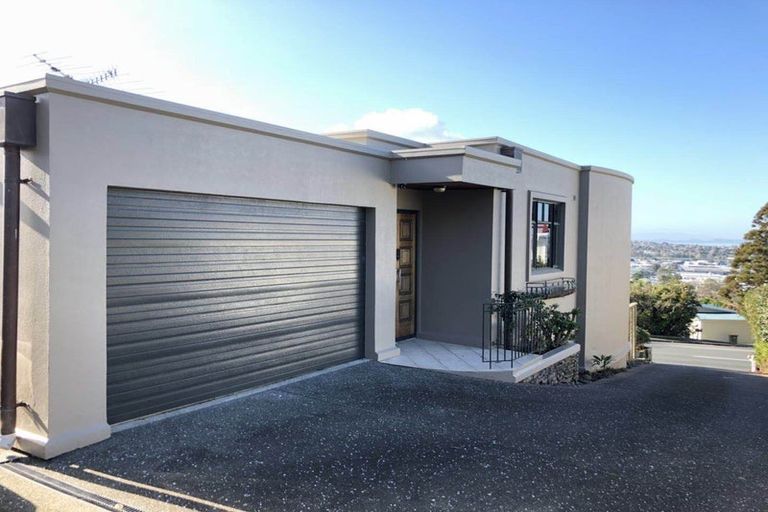 Photo of property in 19 Chivalry Road, Glenfield, Auckland, 0629